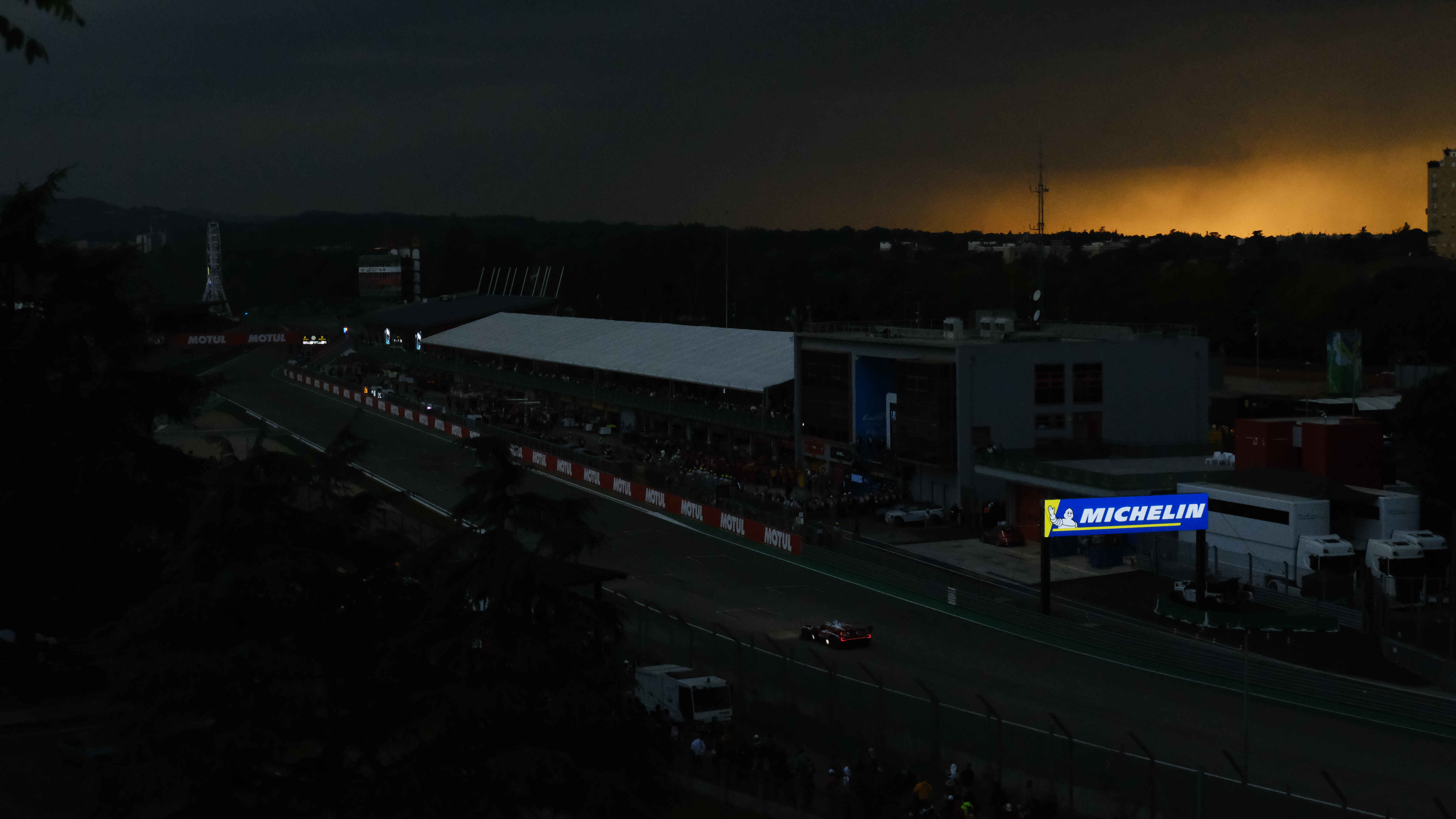 Vista aerea del circuito di Imola durante il WEC 2026 seguito da Tasting Minds